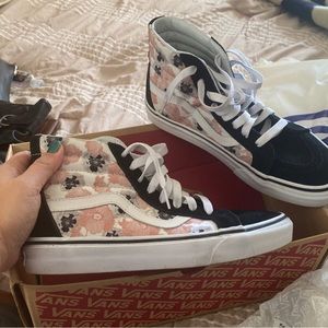 Vans size women 7.5 / men 6